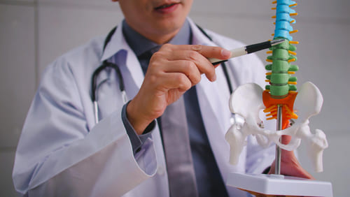 Consulta Especializada de Cirugía de Columna Vertebral: Diagnóstico y Tratamiento Integral