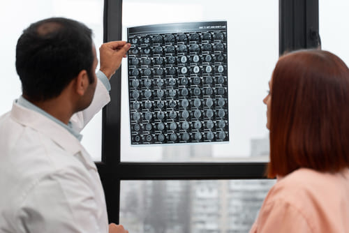 Consulta Especializada de Neurocirugía: Evaluación y Diagnóstico de Precisión
