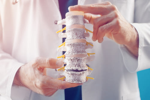 Tratamiento de Fracturas Vertebrales: Rehabilitación y Recuperación Eficaz